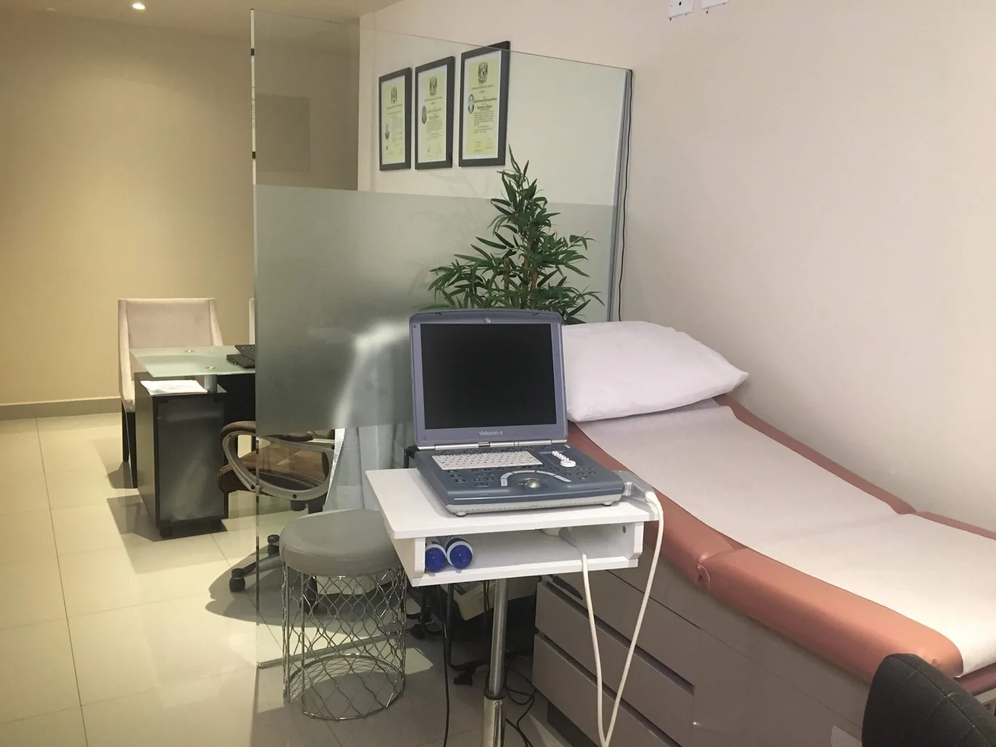 Consultorio con ultrasonido en Dr. Cigüeña Mexicali